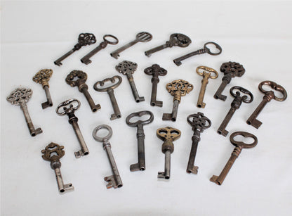 Vintage Keys, set of 7