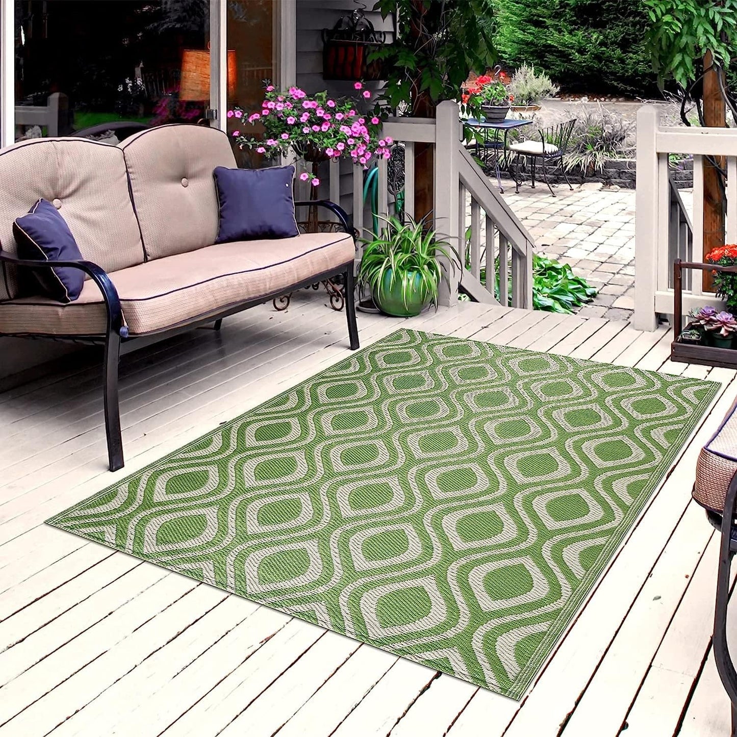 Playa Outdoor Rug - Crease-Free Recycled Plastic Floor Mat for Patio, Camping, Beach, Balcony, Porch, Deck - Weather, Water, Stain, Lightweight, Fade and UV Resistant - Venice- Green & Creme