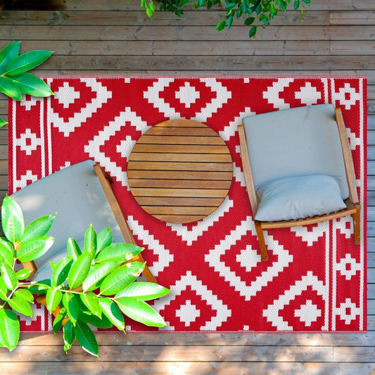 Playa Outdoor Rug - Crease-Free Recycled Plastic Floor Mat for Patio, Camping, Beach, Balcony, Porch, Deck - Weather, Water, Stain, Lightweight, Fade and UV Resistant - Milan- Red & White