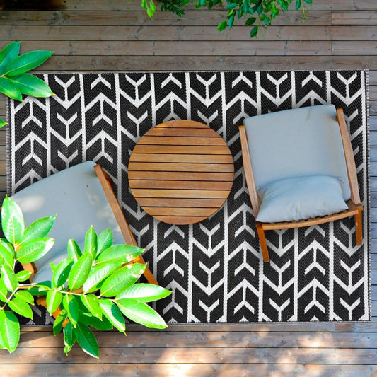 Playa Outdoor Rug - Crease-Free Recycled Plastic Floor Mat for Patio, Camping, Beach, Balcony, Porch, Deck - Weather, Water, Stain, Lightweight, Fade and UV Resistant - Amsterdam- Black & White