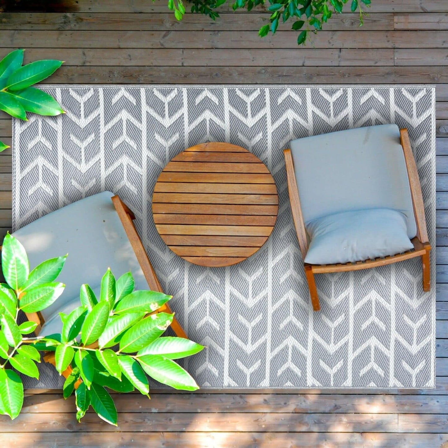 Playa Outdoor Rug - Crease-Free Recycled Plastic Floor Mat for Patio, Camping, Beach, Balcony, Porch, Deck - Weather, Water, Stain, Lightweight, Fade and UV Resistant - Amsterdam- Gray & White