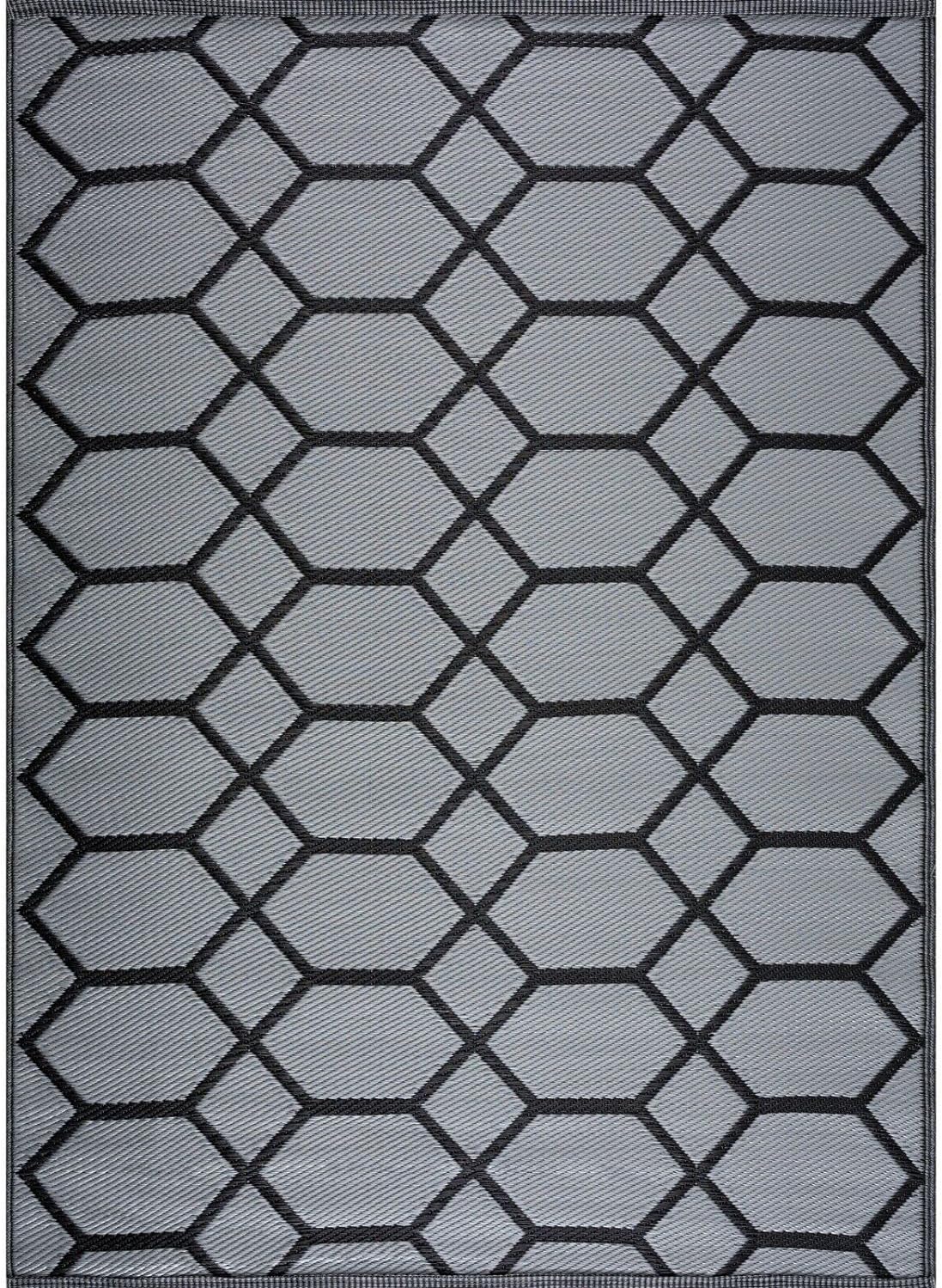 Playa Outdoor Rug - Crease-Free Recycled Plastic Floor Mat for Patio, Camping, Beach, Balcony, Porch, Deck - Weather, Water, Stain, Lightweight, Fade and UV Resistant - Miami- Black & Gray