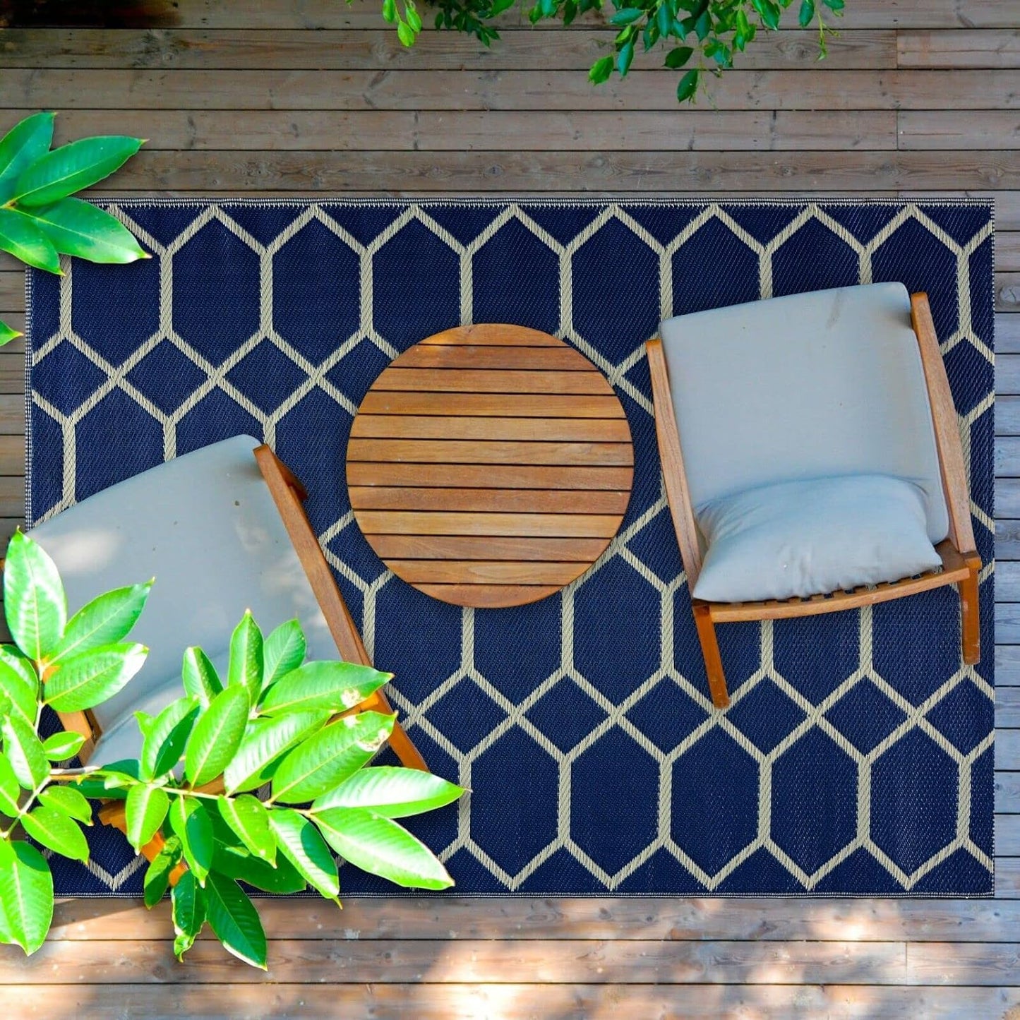 Playa Outdoor Rug - Crease-Free Recycled Plastic Floor Mat for Patio, Camping, Beach, Balcony, Porch, Deck - Weather, Water, Stain, Lightweight, Fade and UV Resistant - Miami- Navy & Creme