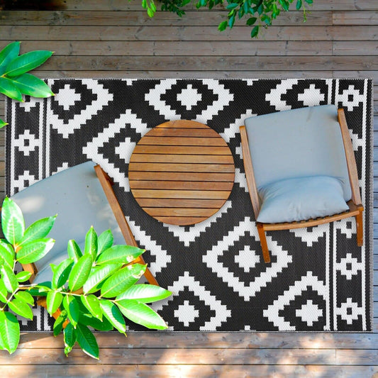 Playa Outdoor Rug - Crease-Free Recycled Plastic Floor Mat for Patio, Camping, Beach, Balcony, Porch, Deck - Weather, Water, Stain, Lightweight, Fade and UV Resistant - Milan- Black & White