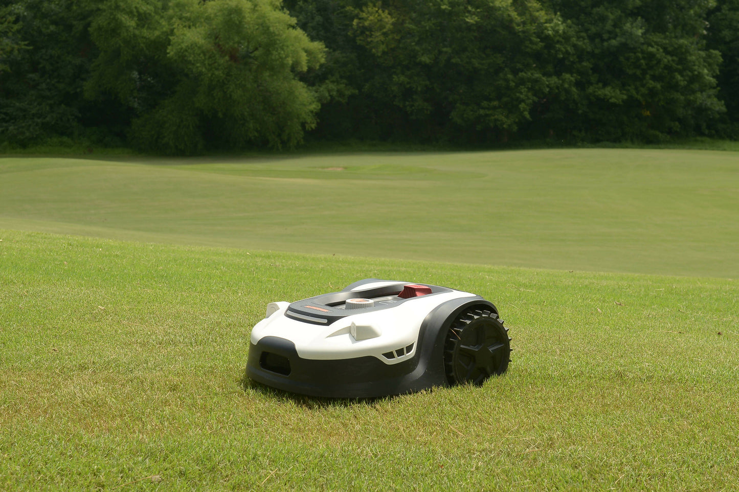 Sunseeker L22 Plus 1/2 acre Robotic Mower without GPS